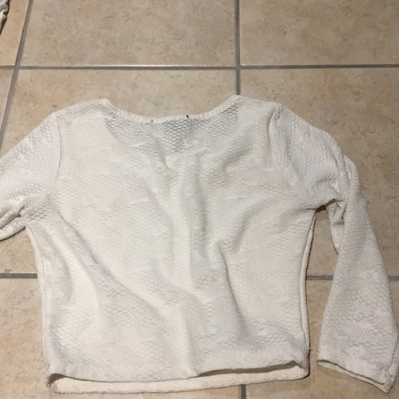 Cute white/cream crop top - Picture 2 of 2